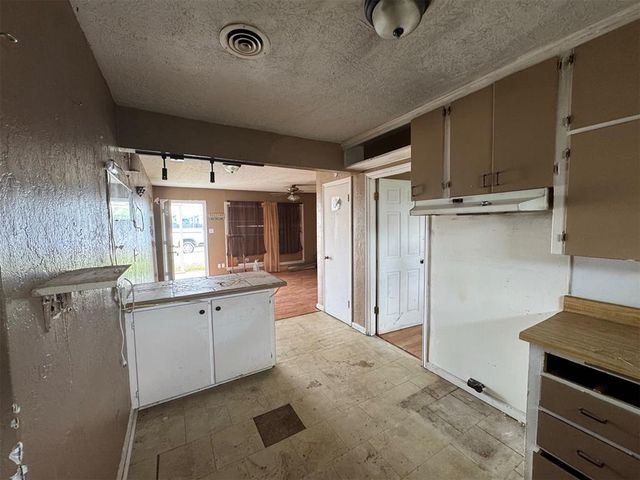 2610 NW Wesley Avenue, Lawton, OK 73505