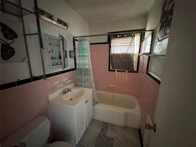 2610 NW Wesley Avenue, Lawton, OK 73505