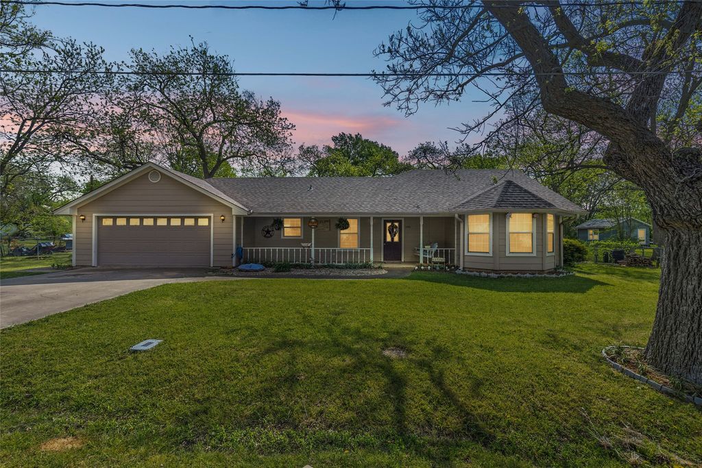 103 Elm Street, Roxton, TX 75477