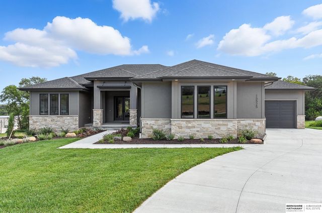 15525 Riha Circle, Springfield, NE 68059