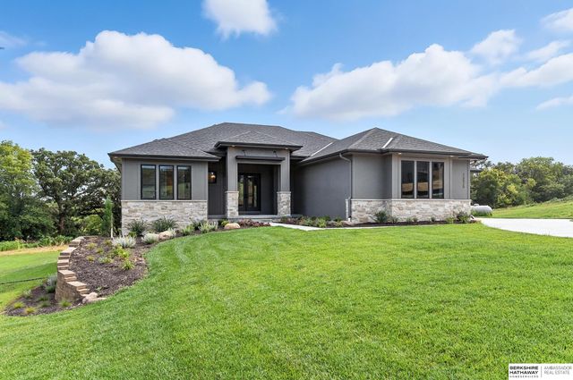 15525 Riha Circle, Springfield, NE 68059
