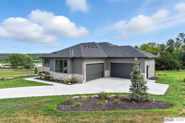 15525 Riha Circle, Springfield, NE 68059