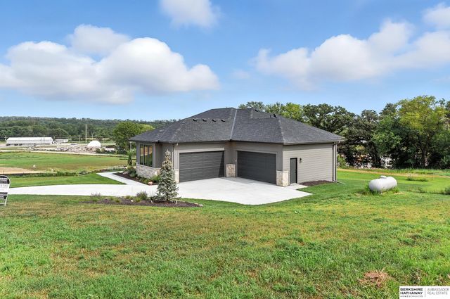 15525 Riha Circle, Springfield, NE 68059