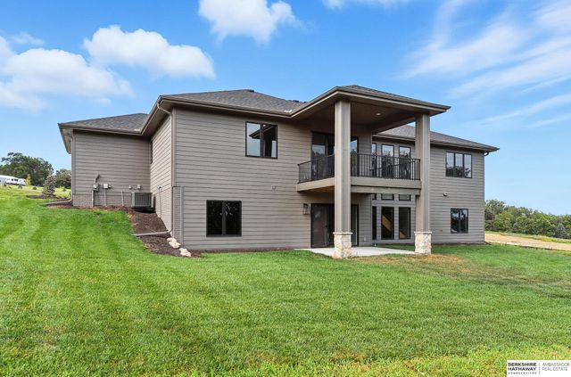 15525 Riha Circle, Springfield, NE 68059