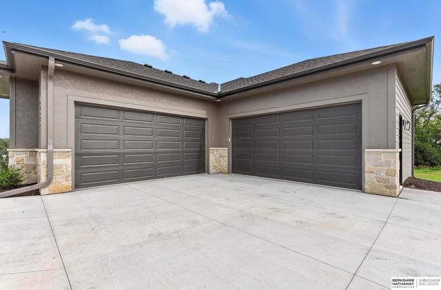 15525 Riha Circle, Springfield, NE 68059