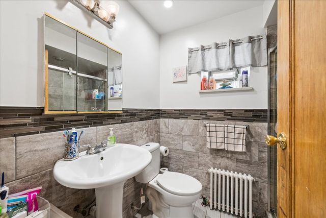 2629 W Winnemac Avenue, Chicago, IL 60625