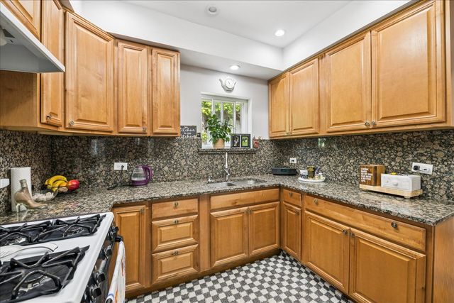 2629 W Winnemac Avenue, Chicago, IL 60625