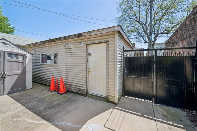 2629 W Winnemac Avenue, Chicago, IL 60625