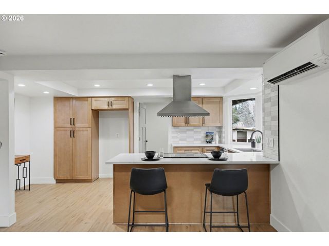 2175 Princeton Dr, Eugene, OR 97405