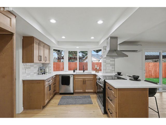 2175 Princeton Dr, Eugene, OR 97405