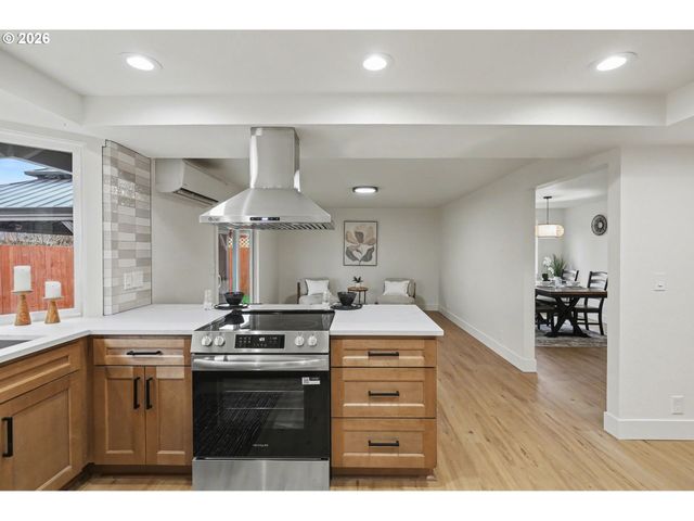 2175 Princeton Dr, Eugene, OR 97405