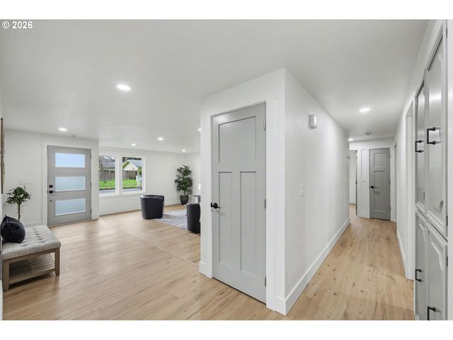 2175 Princeton Dr, Eugene, OR 97405