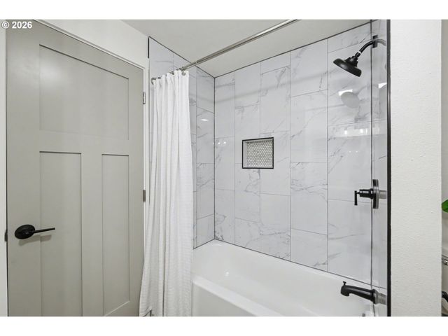 2175 Princeton Dr, Eugene, OR 97405