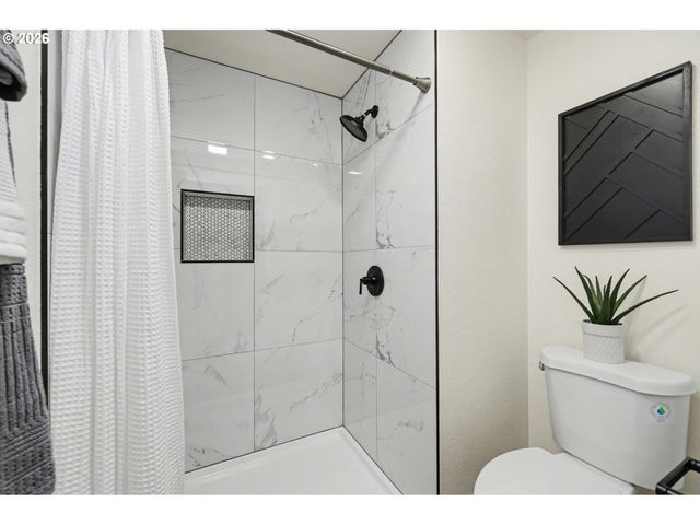 2175 Princeton Dr, Eugene, OR 97405