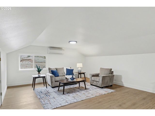 2175 Princeton Dr, Eugene, OR 97405