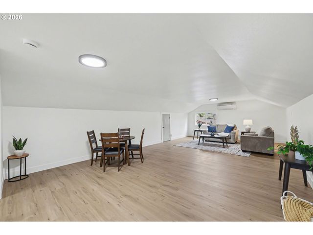 2175 Princeton Dr, Eugene, OR 97405