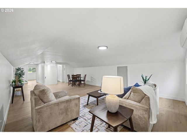 2175 Princeton Dr, Eugene, OR 97405