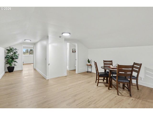 2175 Princeton Dr, Eugene, OR 97405