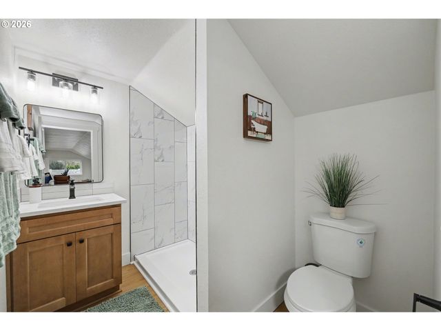 2175 Princeton Dr, Eugene, OR 97405