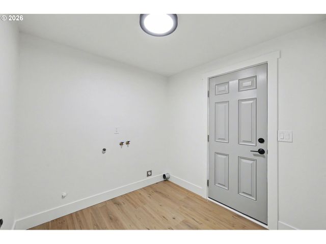 2175 Princeton Dr, Eugene, OR 97405