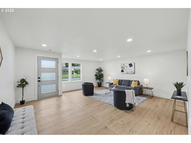 2175 Princeton Dr, Eugene, OR 97405