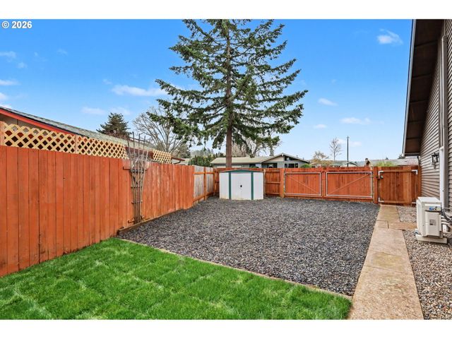 2175 Princeton Dr, Eugene, OR 97405