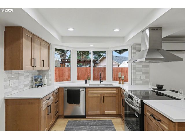 2175 Princeton Dr, Eugene, OR 97405