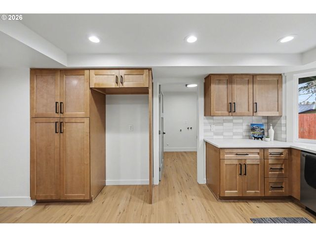 2175 Princeton Dr, Eugene, OR 97405