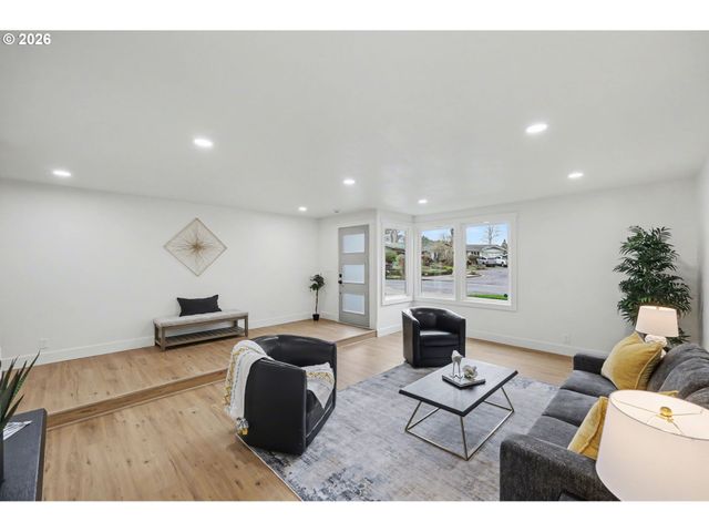 2175 Princeton Dr, Eugene, OR 97405