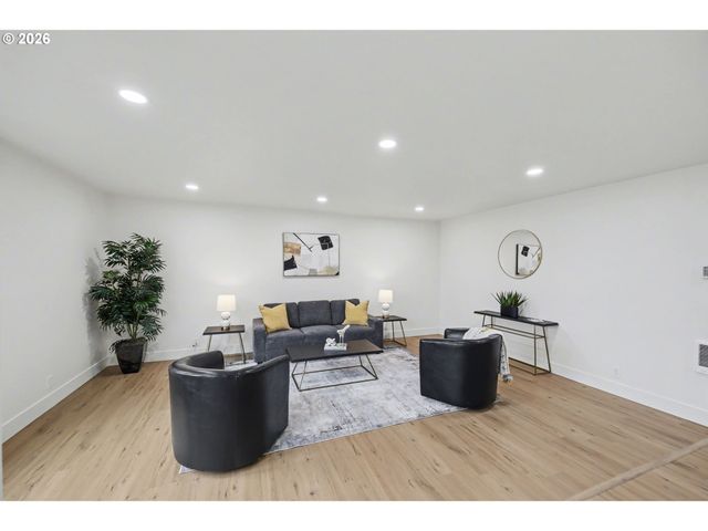 2175 Princeton Dr, Eugene, OR 97405