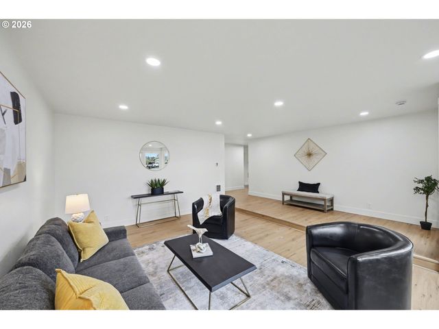 2175 Princeton Dr, Eugene, OR 97405