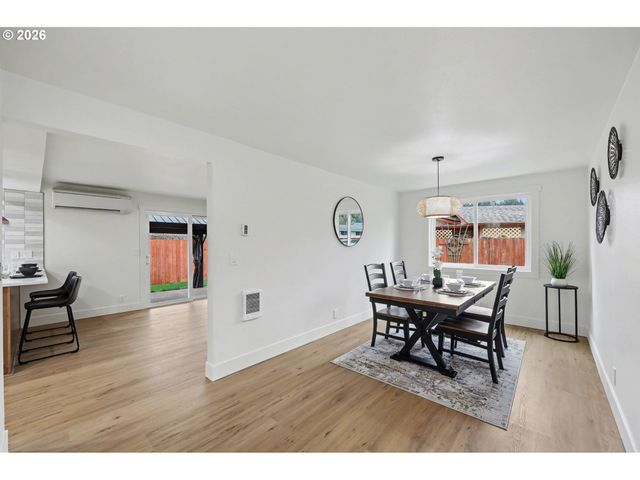 2175 Princeton Dr, Eugene, OR 97405