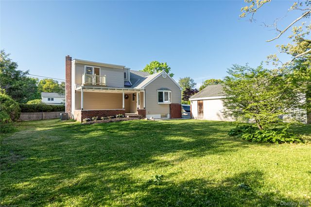 986 Karshick Street, Bohemia, NY 11716
