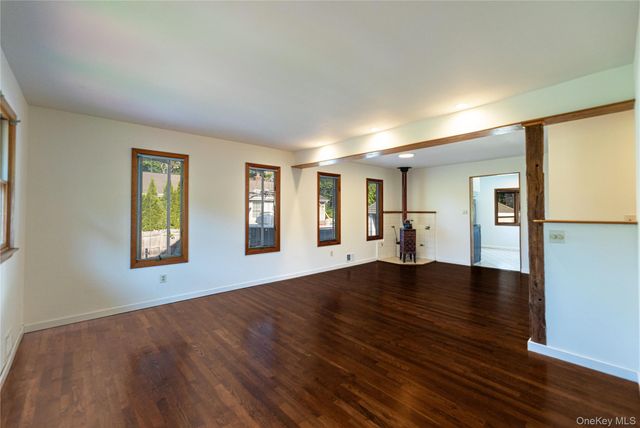 986 Karshick Street, Bohemia, NY 11716