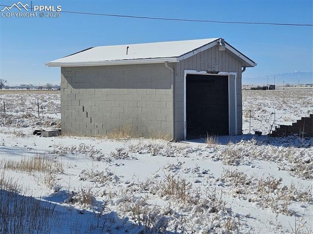 40444 Bush Road, Avondale, CO 81022 — photo 2