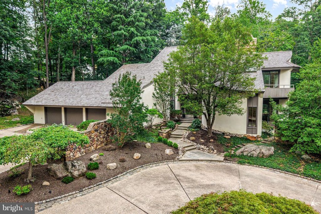 352 POND VIEW RD, Devon, PA 19333