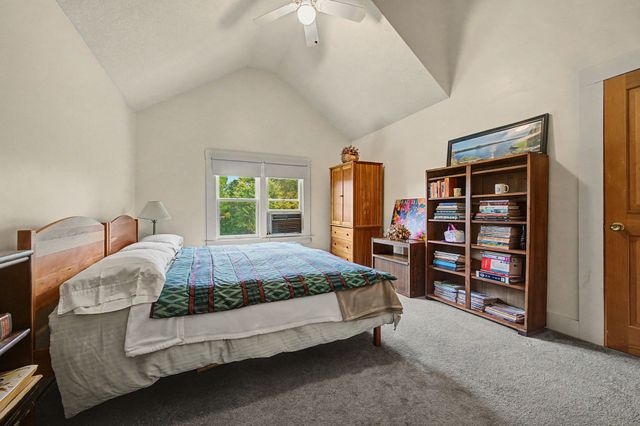 13 East St, Southampton, MA 01073