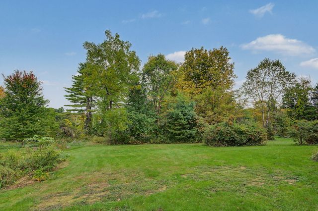 13 East St, Southampton, MA 01073
