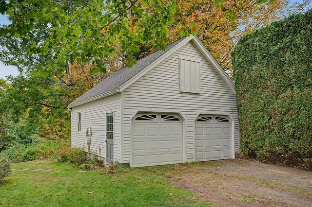 13 East St, Southampton, MA 01073