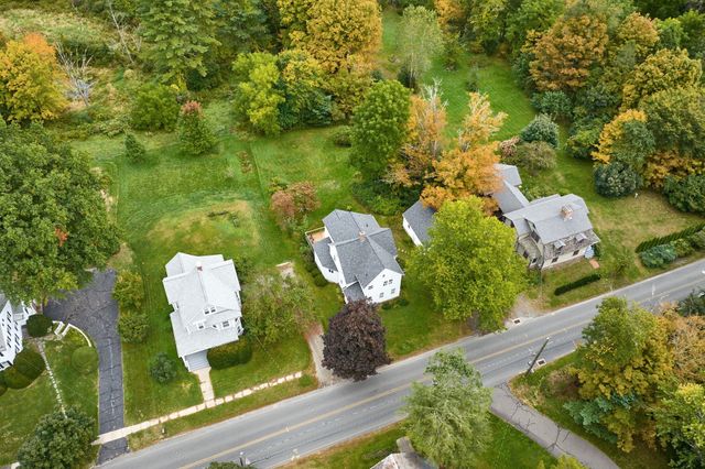 13 East St, Southampton, MA 01073