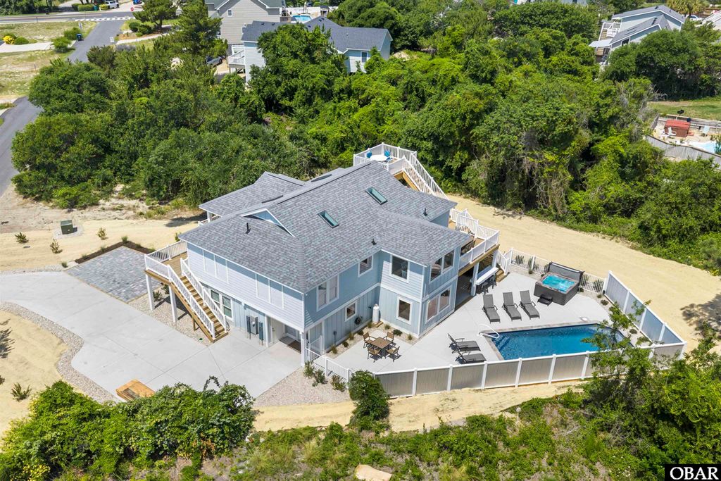 Image 3 of property listing at 108 Pintail Drive, Duck, NC 27949