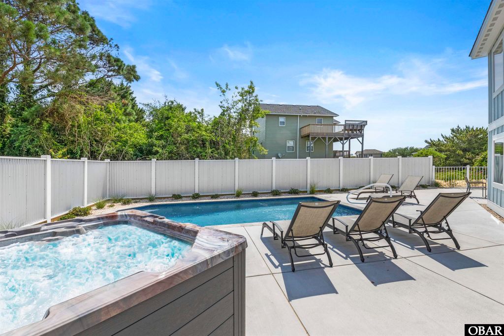 Image 4 of property listing at 108 Pintail Drive, Duck, NC 27949