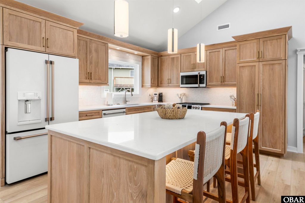 Image 9 of property listing at 108 Pintail Drive, Duck, NC 27949
