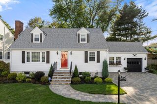 5 Sachem Rd, Needham, MA 02494