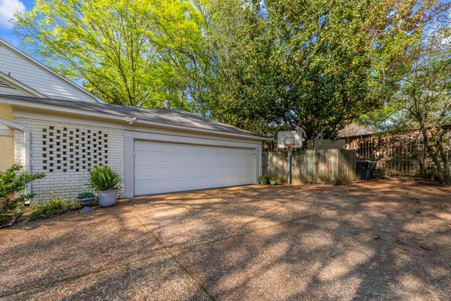 2264 FOREST GROVE CV, Memphis, TN 38119