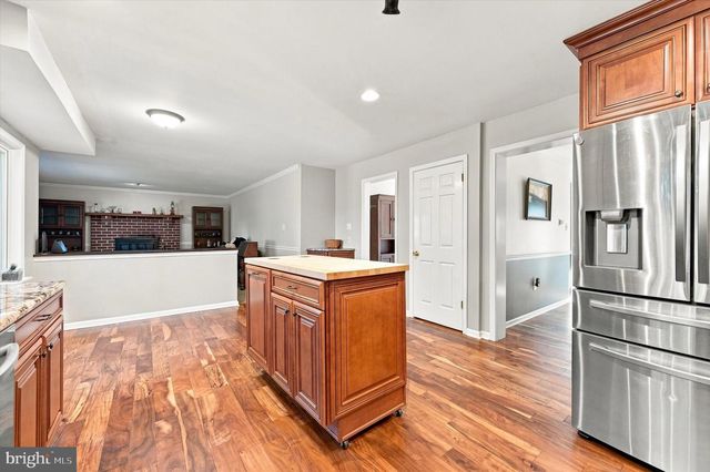 100 PARK LN, Glen Mills, PA 19342