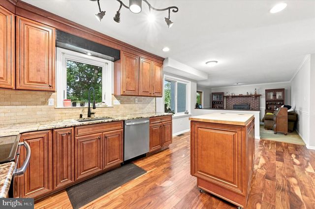100 PARK LN, Glen Mills, PA 19342