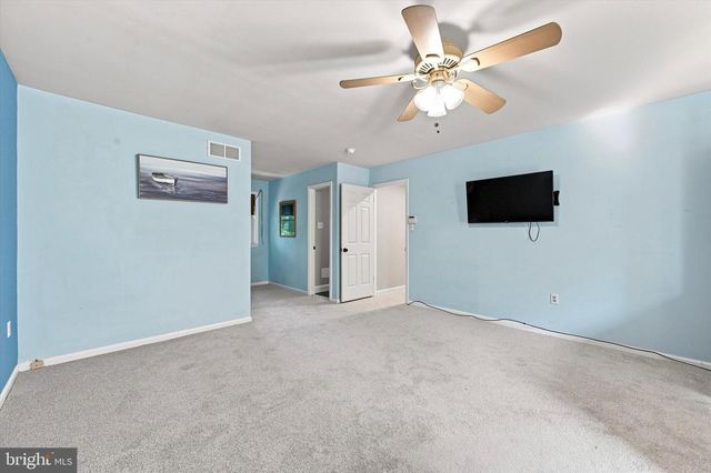 100 PARK LN, Glen Mills, PA 19342