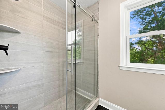 100 PARK LN, Glen Mills, PA 19342