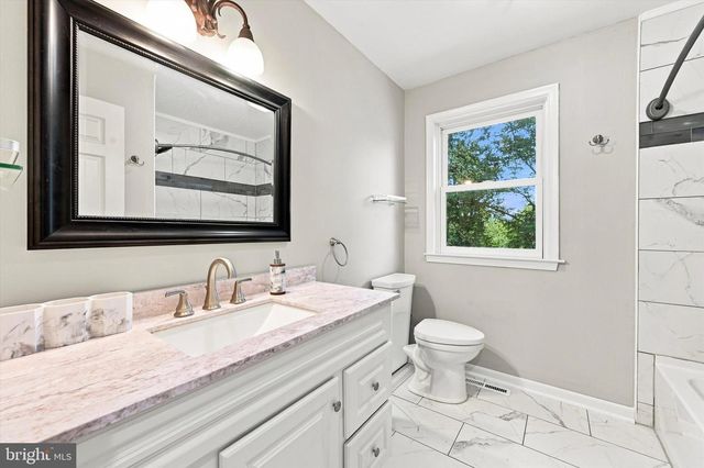100 PARK LN, Glen Mills, PA 19342